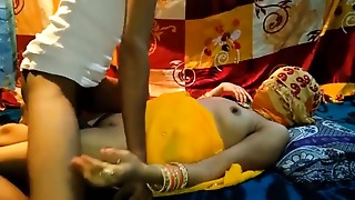 Indian Bhabhi Desi Marriage Saree Dwelling-place Bodily bodily connexion cagoule forgo